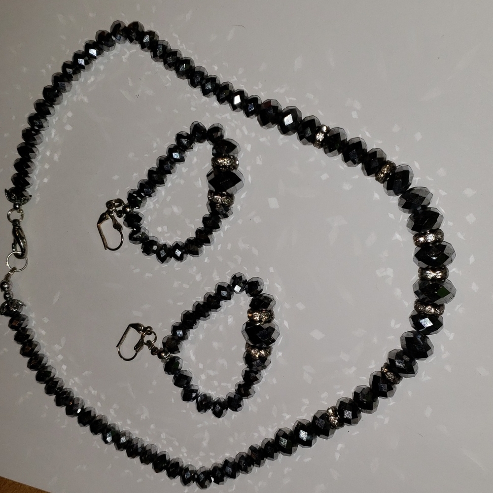 Stunning silver crystal necklace and earring set
